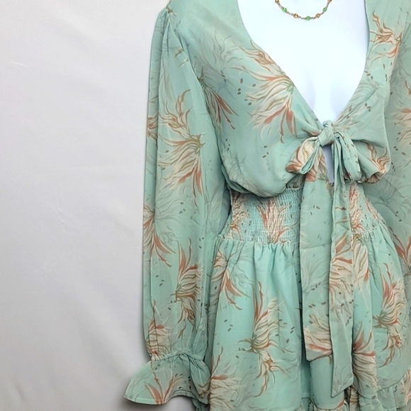 Women V-NECK Chiffon Print Self Tie Knot Front Dress - Picture 6 of 9